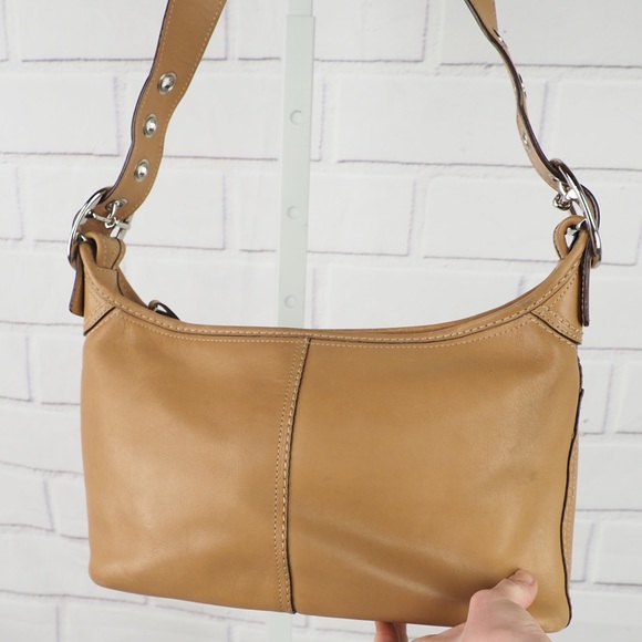 Coach East West F13354 Beige Leather Shoulder Bag - Picture 4 of 16